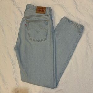 Levis 501 light wash straight leg jeans-Women’s